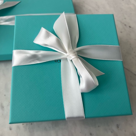 Authentic Tiffany & Co. Packaging Lot | 2 Small Flat Boxes & 1 Bag - Picture 3 of 6